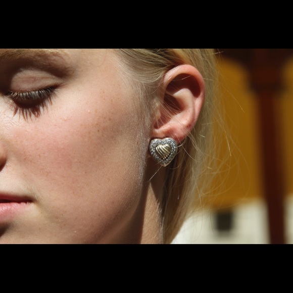 DAVID YURMAN Pavé Diamond Sterling Carved Heart Earrings - Picture 3 of 16